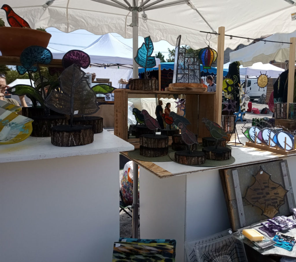 stand marché, objet de décoration et piece unique vitrail et verre
